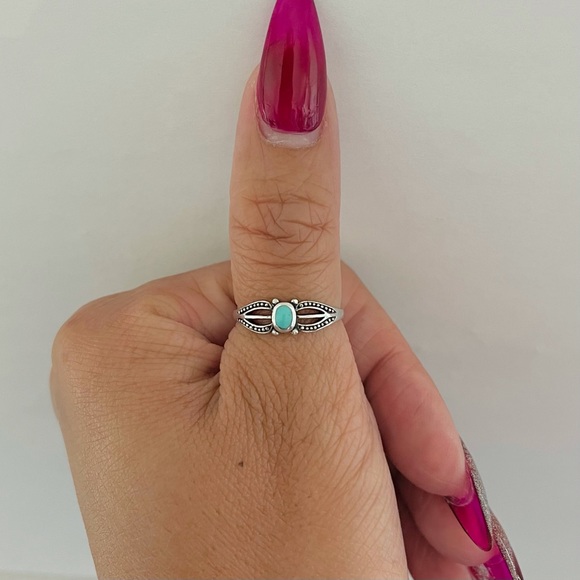 Sterling silver dainty turquoise ring - Picture 5 of 9